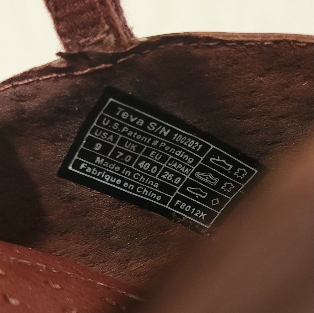 Teva brick red sandals size 9 - Picture 9 of 9